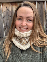 Load image into Gallery viewer, SUPER Find Your Way Cowl super bulky knitting PATTERN