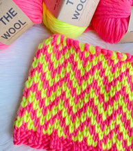 Load image into Gallery viewer, SUPER Find Your Way Cowl super bulky knitting PATTERN