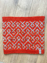 Load image into Gallery viewer, Here's Looking at You Cowl Knitting PATTERN colorwork fair isle