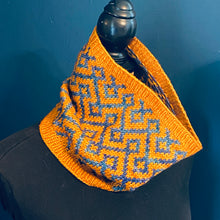 Load image into Gallery viewer, Here's Looking at You Cowl Knitting PATTERN colorwork fair isle