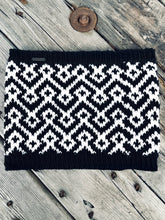 Load image into Gallery viewer, Here's Looking at You Cowl Knitting PATTERN colorwork fair isle