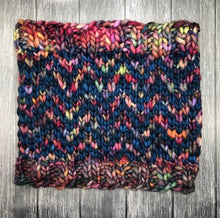 Load image into Gallery viewer, SUPER Find Your Way Cowl super bulky knitting PATTERN