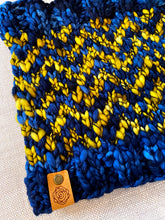 Load image into Gallery viewer, SUPER Find Your Way Cowl super bulky knitting PATTERN