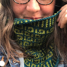 Load image into Gallery viewer, The Curlicue Cowl Knitting PATTERN mosaic colorwork