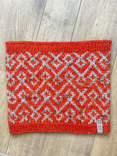 Load image into Gallery viewer, Here&#39;s Looking at You Cowl Knitting PATTERN colorwork fair isle
