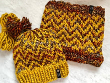 Load image into Gallery viewer, SUPER Find Your Way Cowl super bulky knitting PATTERN
