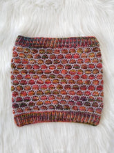 Load image into Gallery viewer, The Solidarity Cowl knitting PATTERN
