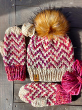 Load image into Gallery viewer, Super Find Your Way Mitts mitten knitting PATTERN
