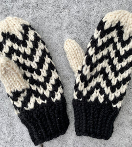 Hand knit wool acrylic mittens zigzag fun women adult warm winter fashion soft teens valentine gift